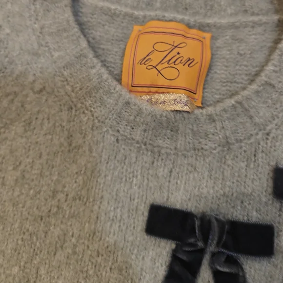 LE LION Sweater || Small - Picture 2 of 3